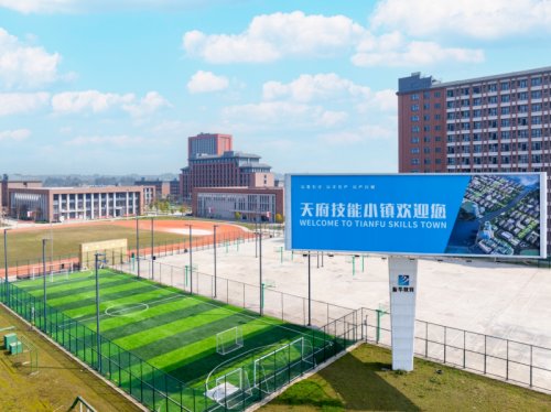 成都新东方技工学校 高中生学烹饪酒店管理实用技术
