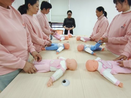 浙江资深月嫂服务 专业培训三重安全保障